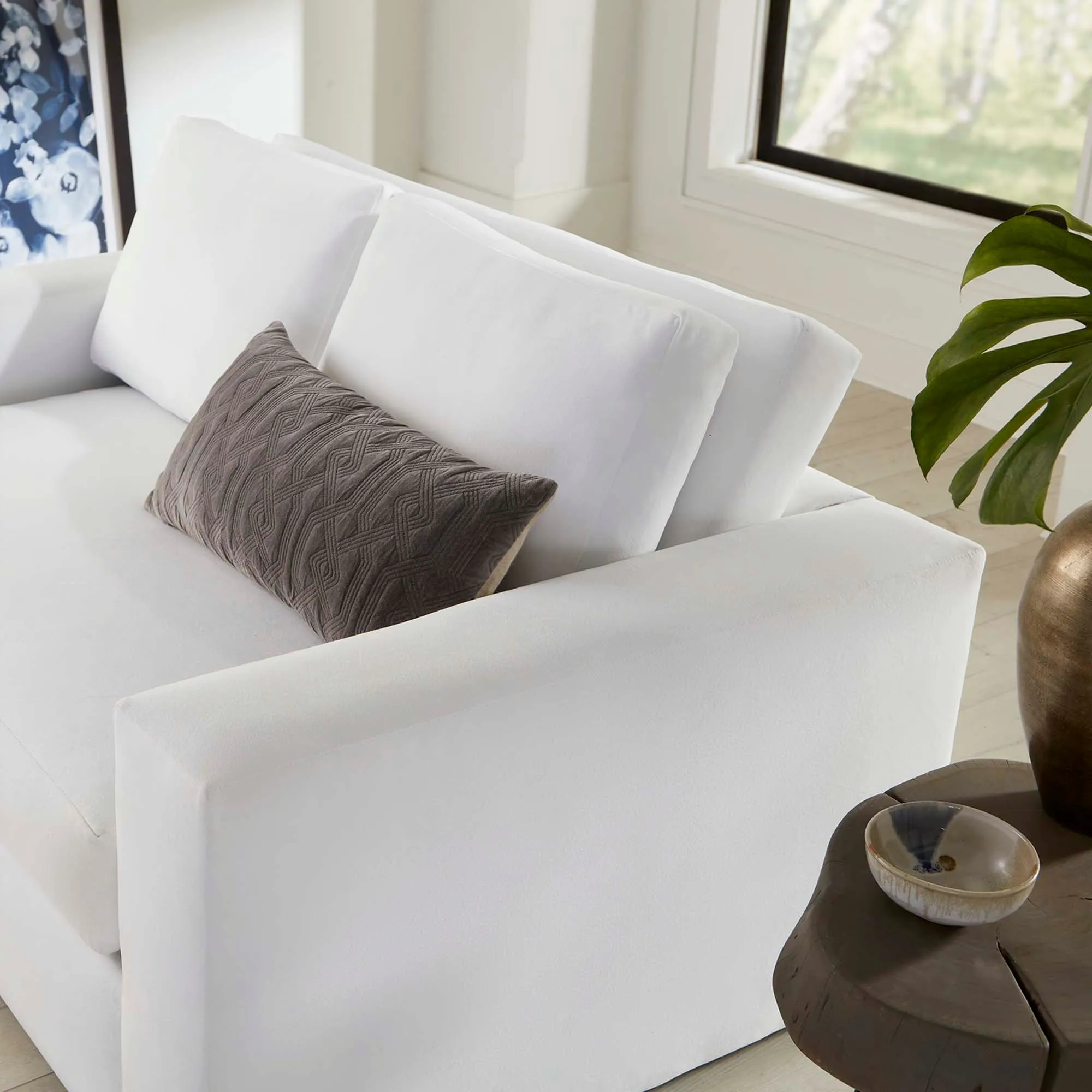 Avendale Velvet Loveseat – Made in the USA With Bench Seat Cushion by Modway